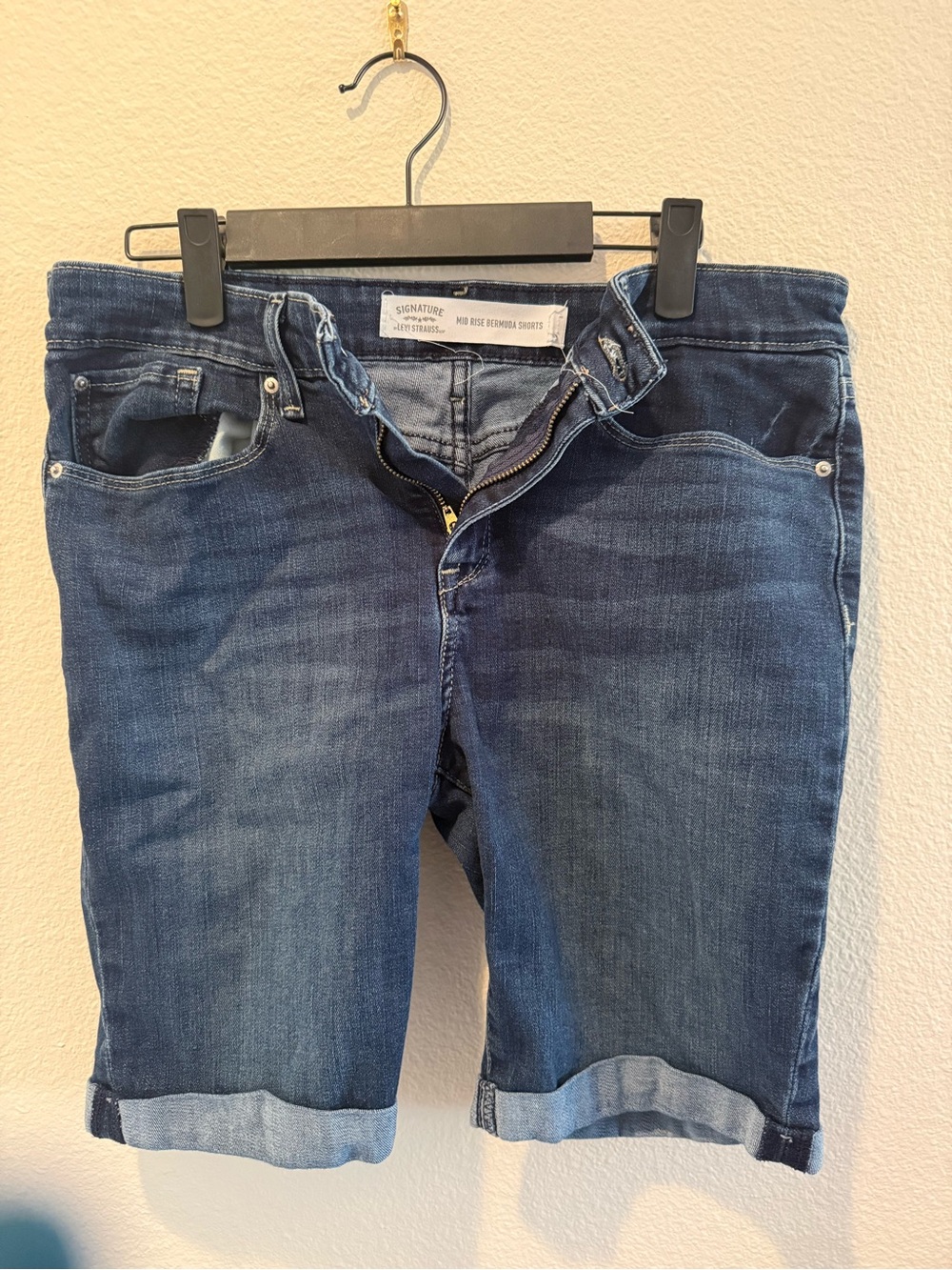 Levi Signature Dark Blue Cropped Denim Shorts for Women